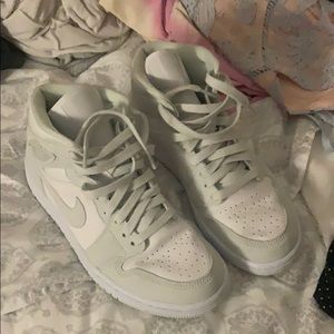 Women’s Air Jordan 1 Mid Spruce Aura